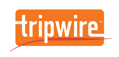 Das Tripwire-Logo zeigt das Wort tripwire in fetten weißen Kleinbuchstaben auf einem orangefarbenen rechteckigen Hintergrund, wobei eine rote geschwungene Linie durch die untere Hälfte des Textes verläuft.